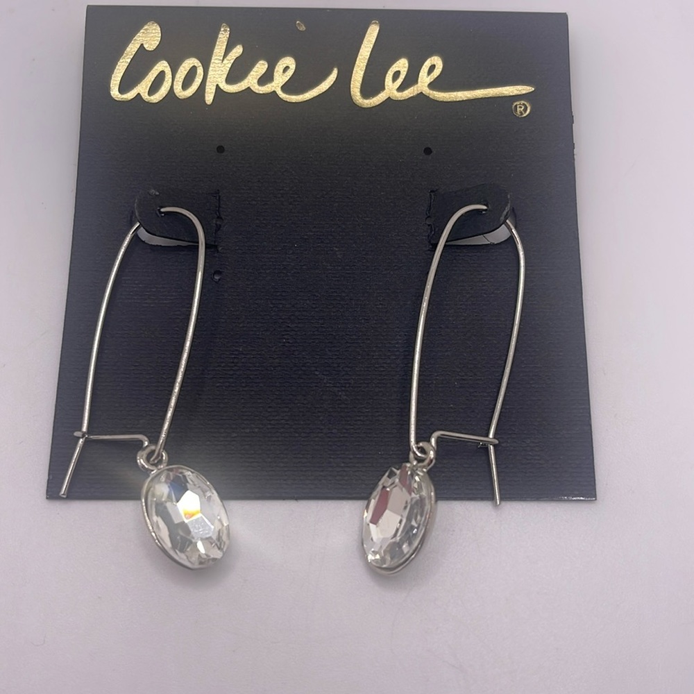 Cookie Lee NWT Genuine crystal drop earrings. Style 26382